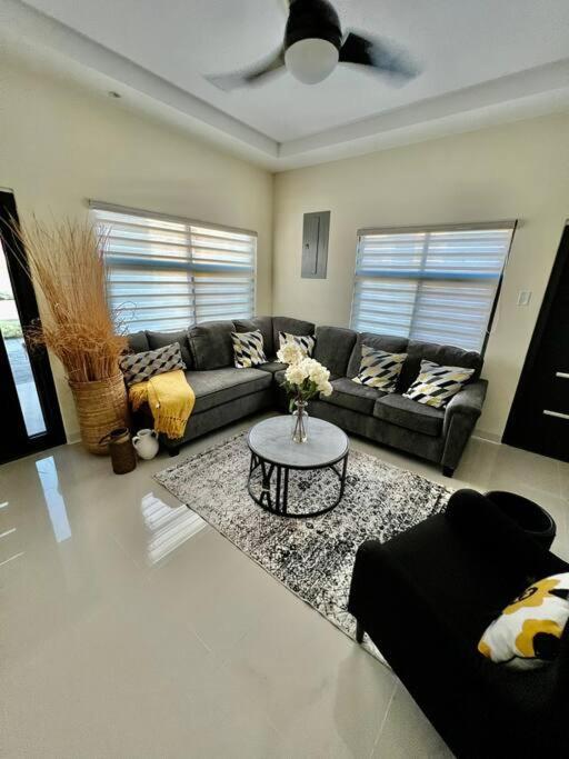 Villa La Rosa With Spectacular View Of Ocho Rios Exteriör bild